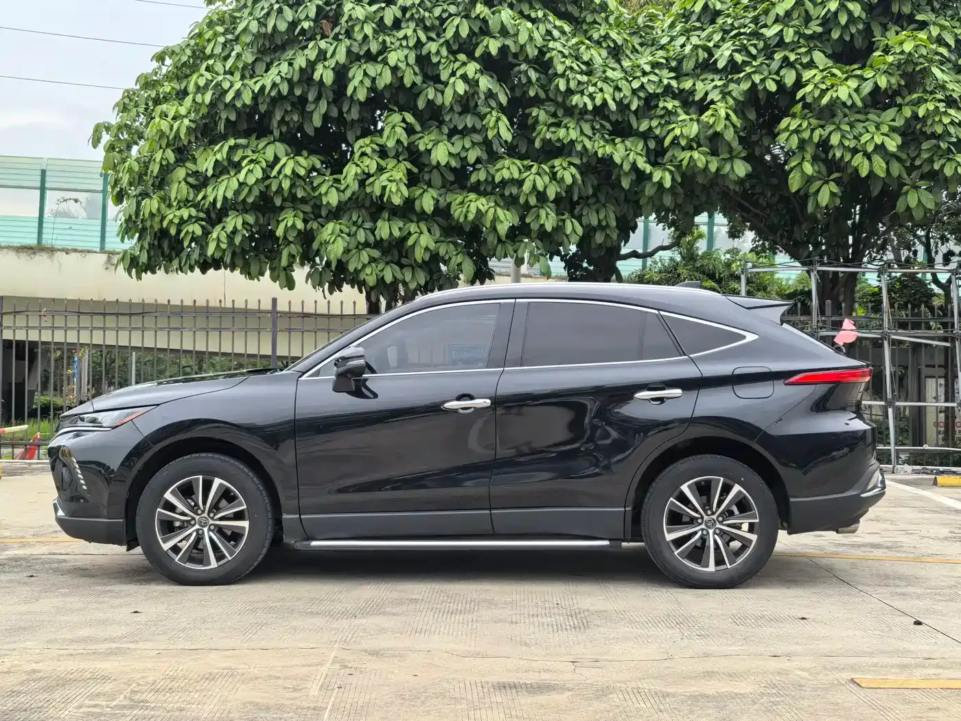 Toyota Lingfang HARRIER 2022 2.0L CVT 2WD Luxury Edition — Фото автомобиля 7
