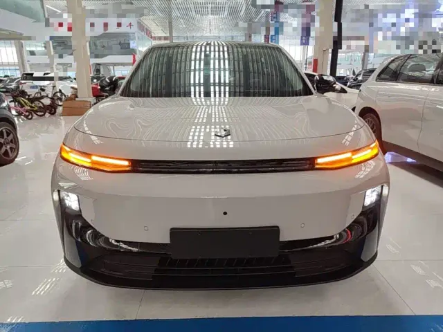 Leapmotor B10 — Фото автомобиля 2