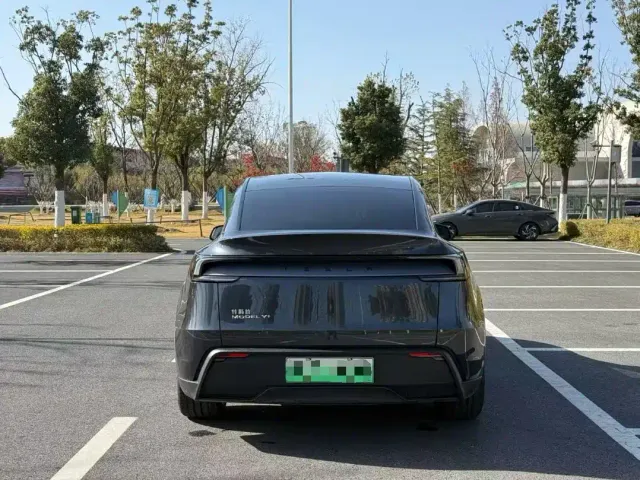 Tesla Model Y — Фото автомобиля 8