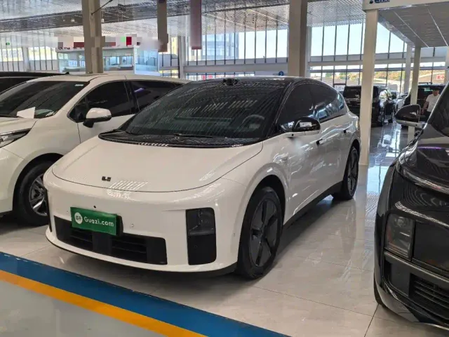 Фотография автомобиля — Li Auto i6