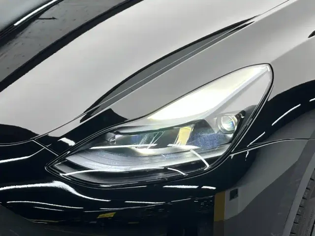 Tesla Model Y — Фото автомобиля 9