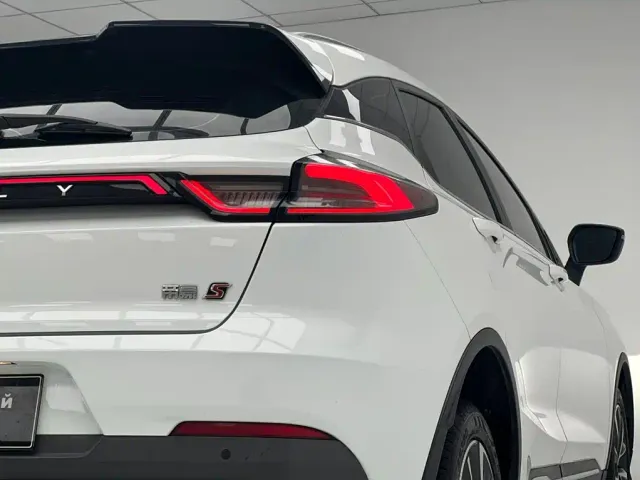 Geely Emgrand S — Фото автомобиля 13