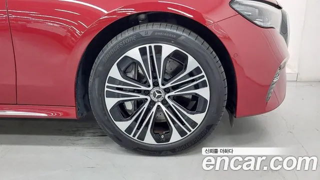 Mercedes-Benz E-Class — Фото автомобиля 5