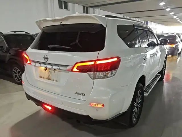 Nissan Terra — Фото автомобиля 6