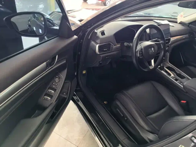 Honda Accord — Фото автомобиля 15