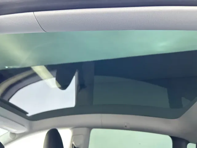 Tesla Model Y — Фото автомобиля 20