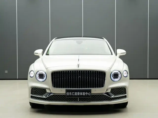 Bentley Flying Spur — Фото автомобиля 3