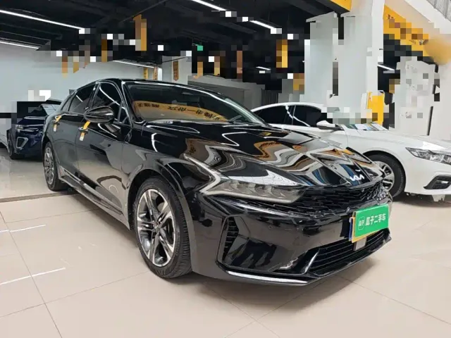 Kia K5 — Фото автомобиля 3
