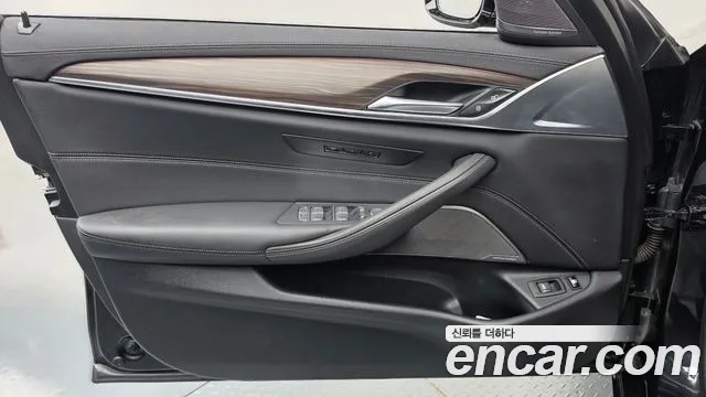 BMW 5 Series G30 — Фото автомобиля 13