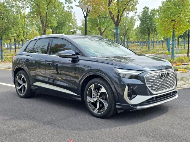 Audi Q4 e-tron — Фото автомобиля 3