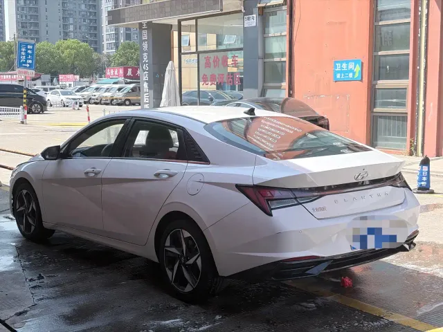 Hyundai Elantra — Фото автомобиля 5
