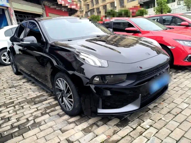 Lynk & Co 03 — Фото автомобиля 3