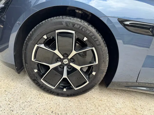 Xiaomi SU7 — Фото автомобиля 26