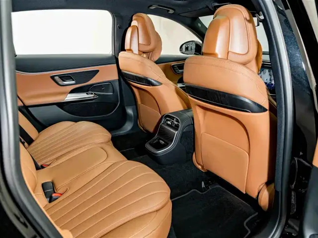 Mercedes-Benz E-Class — Фото автомобиля 21