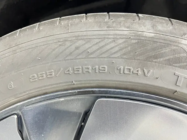 Tesla Model Y — Фото автомобиля 28