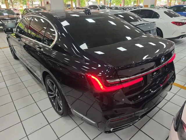 BMW 7 Series — Фото автомобиля 4