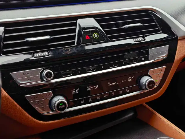 BMW 5 Series — Фото автомобиля 12