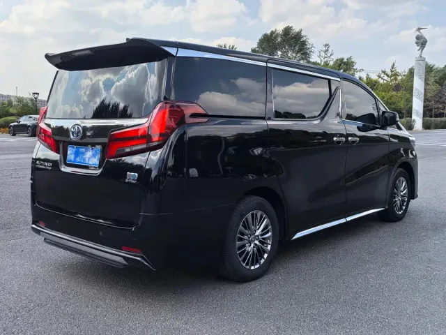 Toyota Alphard — Фото автомобиля 11