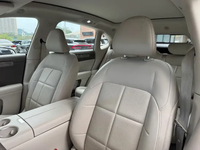 IM Motors LS6 — Фото автомобиля 18