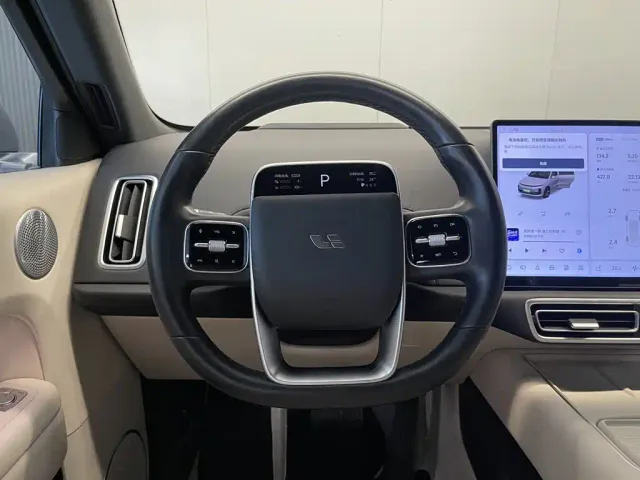 Li Auto L6 — Фото автомобиля 14