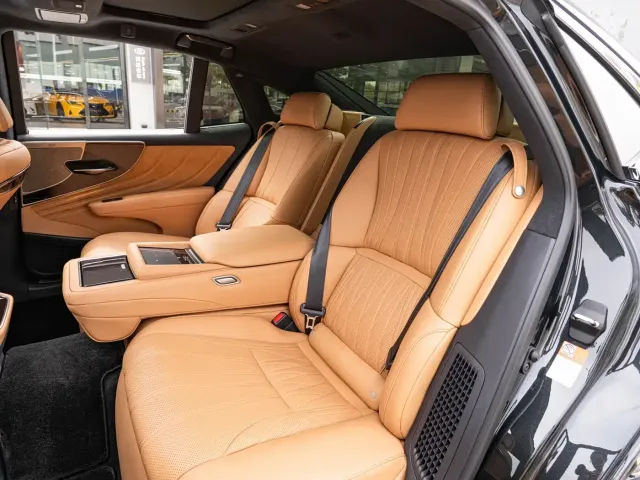 Lexus LS — Фото автомобиля 12