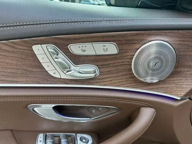 Mercedes-Benz E-Class — Фото автомобиля 11