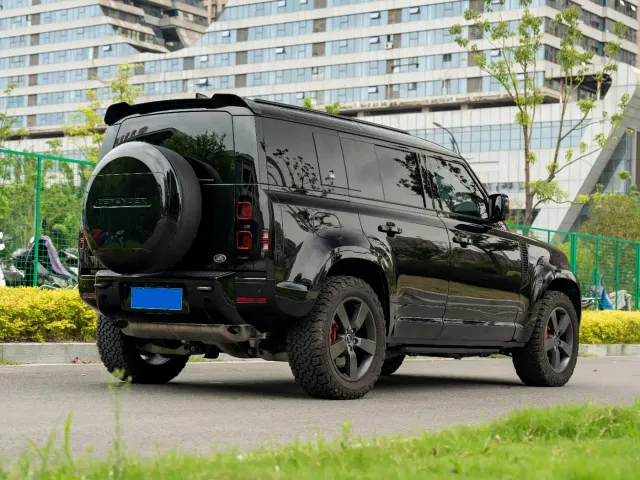 Land Rover Defender — Фото автомобиля 4