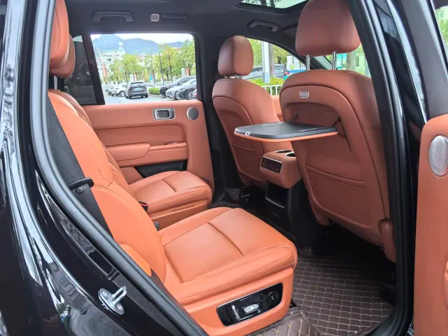 Li Auto L8 — Фото автомобиля 8
