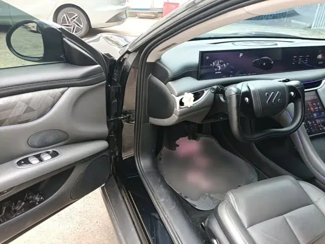IM Motors L6 — Фото автомобиля 15