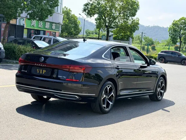 Volkswagen Passat — Фото автомобиля 4