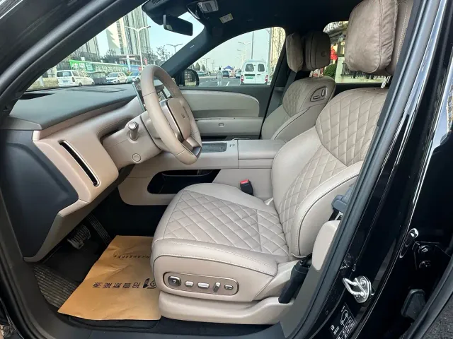 Li Auto L8 — Фото автомобиля 4