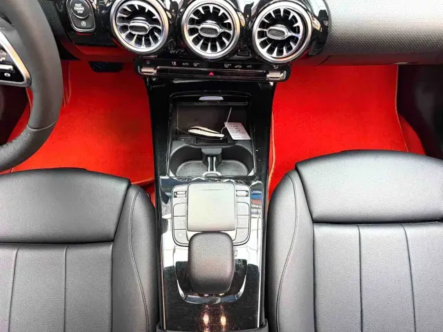 Mercedes-Benz A-Class — Фото автомобиля 10