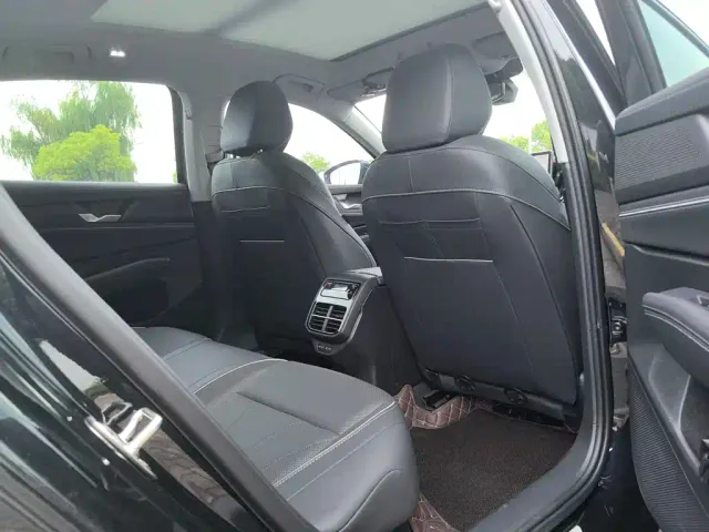 Volkswagen Passat — Фото автомобиля 5