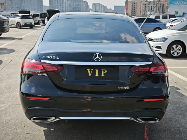 Mercedes-Benz E-Class — Фото автомобиля 5