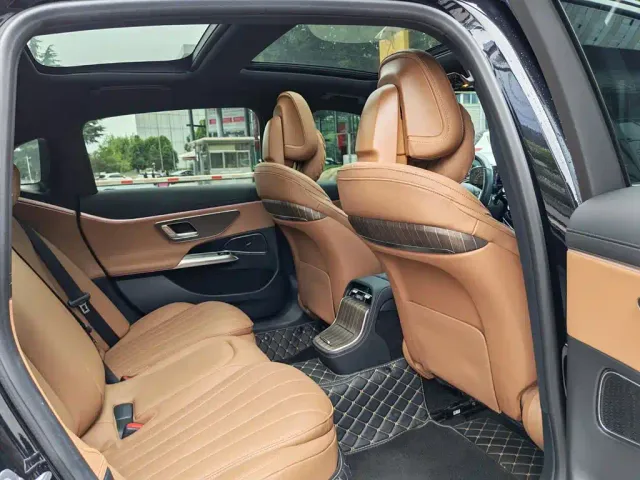 Mercedes-Benz E-Class — Фото автомобиля 25
