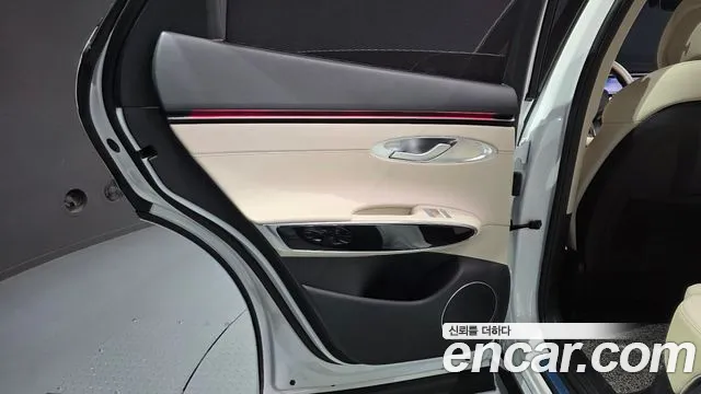 Genesis GV70 — Фото автомобиля 25