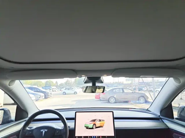 Tesla Model Y — Фото автомобиля 17