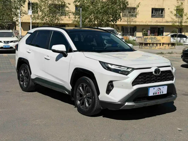 Toyota RAV4 — Фото автомобиля 3