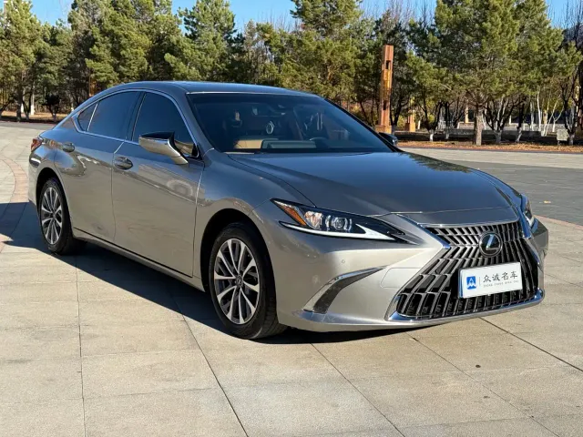 Lexus ES — Фото автомобиля 3