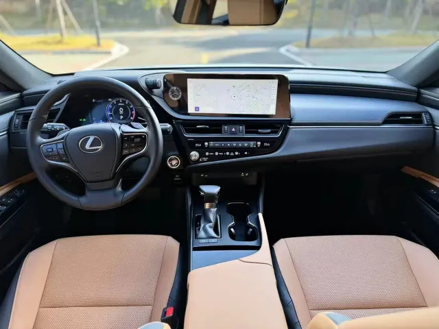 Lexus ES — Фото автомобиля 5