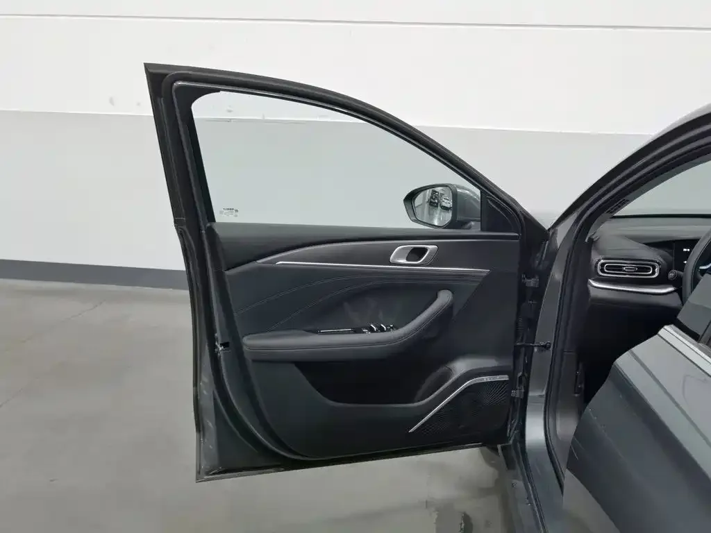 Geely Galaxy Galaxy Stellar 6 2025 60km Voyager Edition — Фото автомобиля 8