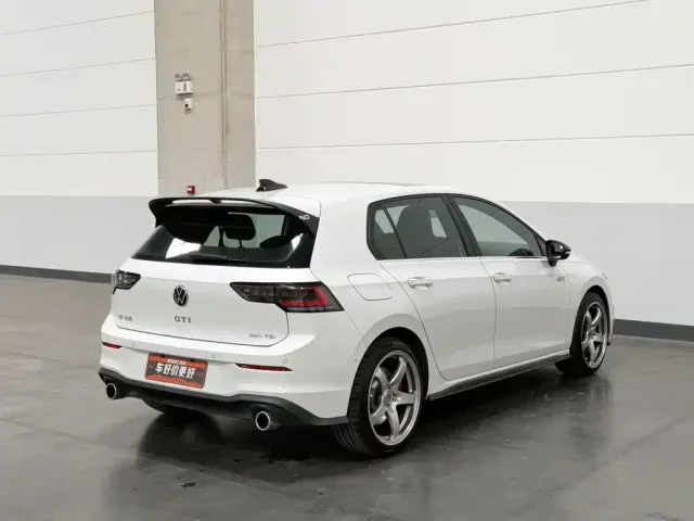 Volkswagen Golf GTI — Фото автомобиля 2