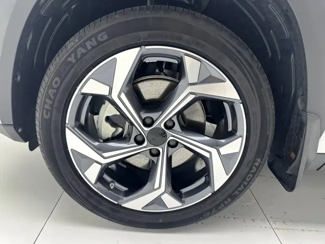 Geely Boyue L — Фото автомобиля 26