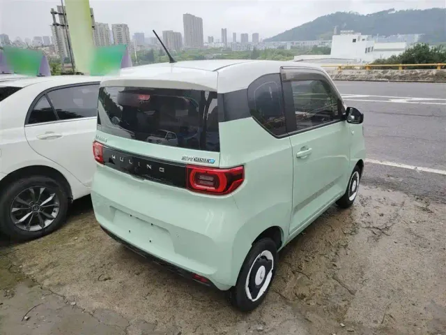 Wuling Hongguang Mini EV — Фото автомобиля 6