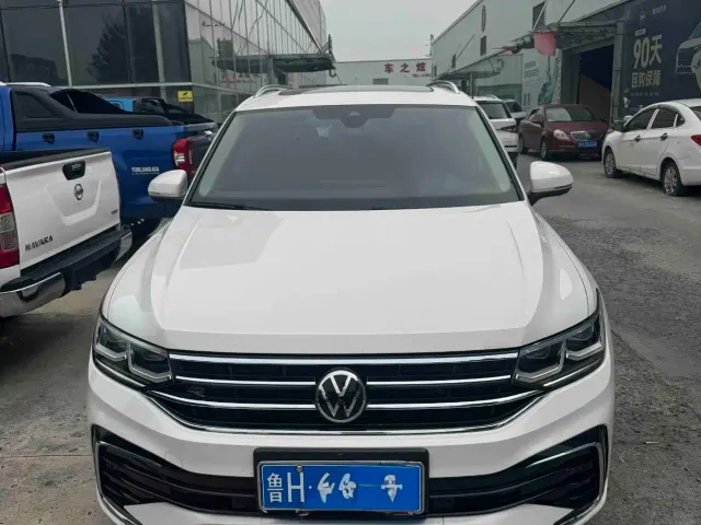 Фотография автомобиля — Volkswagen Tiguan L