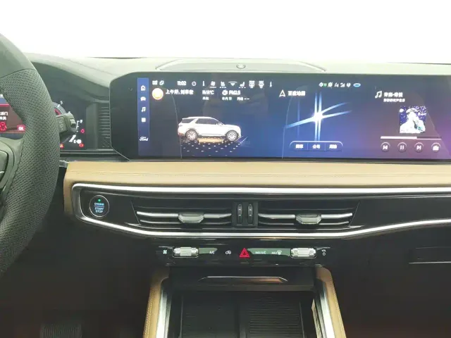 Ford Explorer — Фото автомобиля 12