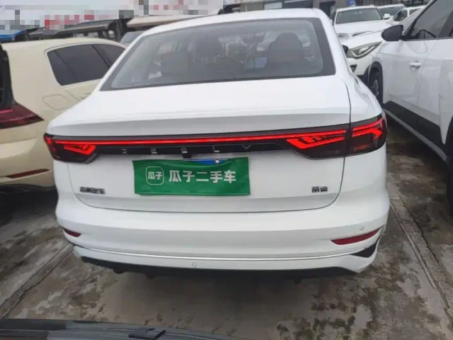 Geely Emgrand — Фото автомобиля 5