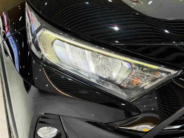 Toyota RAV4 — Фото автомобиля 7