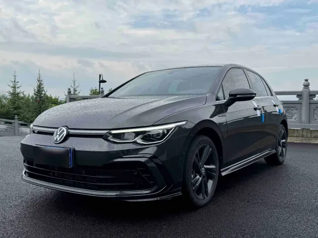 Фотография автомобиля — Volkswagen Golf