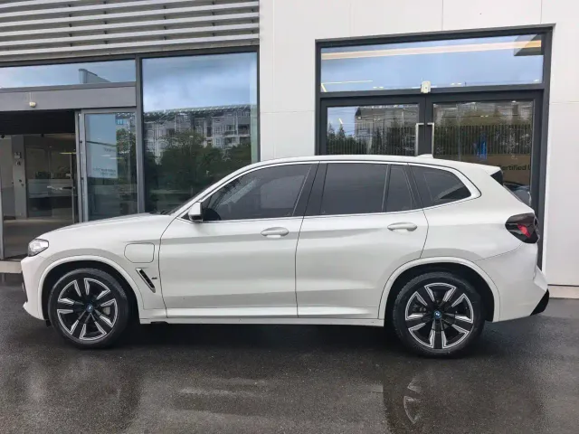 BMW iX3 — Фото автомобиля 4